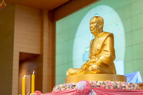 ภาพ No.243601:วันอาทิตย์ที่ 7 กันยายน พ.ศ. 2568 พิธีบูชาครูผู้ค้นพบวิชชาธรรมกาย , พิธีบูชาข้าวพระ ณ สภาธรรมกายสากล วัดพระธรรมกาย