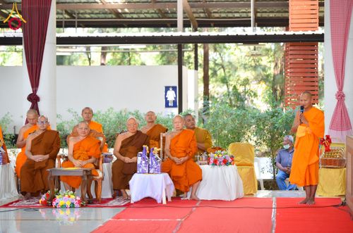 ภาพ No.175569:พิธีถวายมหาสังฆทาน 348 วัด ฉลองครบรอบ 8 ปี ธุดงค์สถานอำนาจเจริญ บูชาธรรม 80 ปี หลวงพ่อธัมมชโย วันที่ 17 พฤศจิกายน พ.ศ. 2567