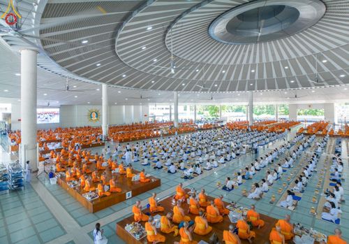 ภาพ No.147742:พิธีถวายภัตตาหารเมนูสวรรค์ ในพรรษาแห่งการเข้าถึงธรรม วันเสาร์ที่ 10 สิงหาคม พ.ศ. 2567 ณ หอฉันคุณยายอาจารย์ฯ วัดพระธรรมกาย