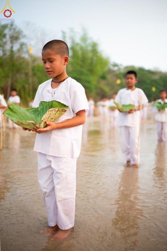 ภาพ No.63268:Photo Story  มหัศจรรย์วัดดงดินแดง Episode 1  พิธีปลงผมนาคธรรมทายาท  ในโครงการบรรพชาอุปสมบทหมู่ ฟื้นฟูพระพุทธศาสนาทั่วไทย วัดดงดินแดง ณ ลำน้ำแม่ตื่น อ.อมก๋อย จ.เชียงใหม่ วันที่ 2 เมษายน พ.ศ. 2567