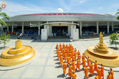 ภาพ No.143175:พิธีถวายภัตตาหารเพื่อเป็นกำลังแห่งการเข้าถึงธรรม ของพระภิกษุสามเณร วัดพระธรรมกาย วันเสาร์ที่ 6 กรกฏาคม พ.ศ. 2567 ณ หอฉันคุณยายอาจารย์ วัดพระธรรมกาย จ.ปทุมธานี