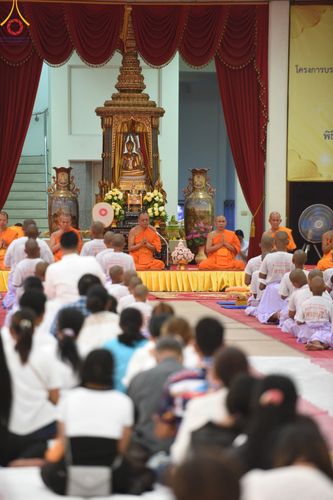 ภาพ No.135563:พิธีขอขมามอบผ้าไตร, พิธีบรรพชาสามเณร ในโครงการบรรพชาสามเณร ฟื้นฟูพระพุทธศาสนาทั่วไทย ณ วัดพระพุทธบาท ราชวรมหาวิหาร อ.พระพุทธบาท จ.สระบุรี วันที่ 6 เมษายน พ.ศ. 2567
