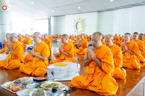 ภาพ No.184782:พิธีถวายภัตตาหารเมนูสวรรค์ "เพื่อการบรรลุธรรม" เนื่องในวาระอายุวัฒนมงคล 84 ปี หลวงพ่อทัตตชีโว วันเสาร์ที่ 21 ธันวาคม พ.ศ. 2567 ณ หอฉันคุณยายอาจารย์ฯ วัดพระธรรมกาย