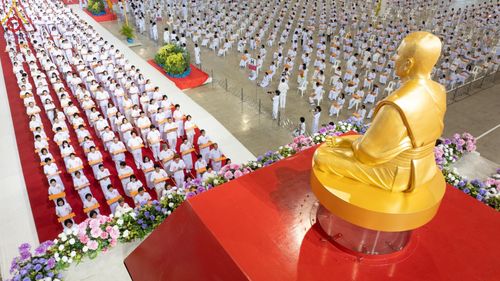 ภาพ No.150089:พิธีทอดผ้าป่าสมทบกฐินวัดพระธรรมกาย และสมทบกฐิน 30,000 วัดทั่วไทย ครั้งที่ 1 เนื่องในวันธรรมชัย 27 สิงหาคม พ.ศ.2567 ณ สภาธรรมกายสากล วัดพระธรรมกาย
