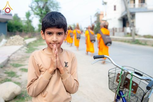 ภาพ No.212893:วันที่ 14 - 15 มีนาคม พ.ศ. 2568 คณะสงฆ์และสามเณรเดินธรรมยาตรา ในโครงการบวชสามเณรเนปาล 500 รูป ไปยังสถานที่รอบมายาเทวีและลุมพินีเกรด ณ ลุมพินี ประเทศเนปาล