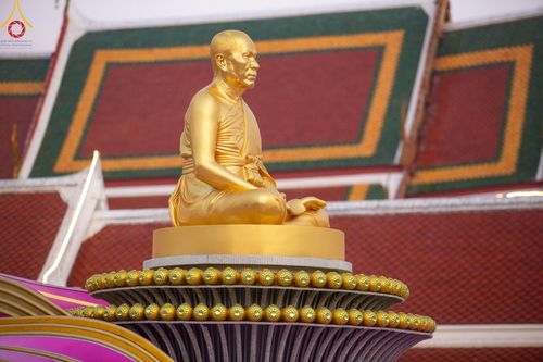 ภาพ No.197632:พิธีตักบาตรพระธรรมยาตรา ณ อนุสรณ์สถานลำดับที่ 4 สถานที่เกิดด้วยกายธรรม วัดโบสถ์(บน) ต.บางคูเวียง จ.นนทบุรี ในโครงการธรรมยาตรา กตัญญูบูชา มหาปูชนียาจารย์ พระมงคลเทพมุนี(สด จนฺทสโร) พระผู้ปราบมาร อนุสรณ์สถาน 7 แห่ง ปีที่ 13 วันที่ 19 มกราคม พ.ศ. 2568