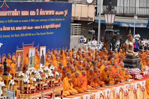 ภาพ No.126036:พิธีทำบุญเมืองนครราชสีมา ฉลอง 556 ปี ตักบาตรพระ 10,000 รูป ในวันเสาร์ที่ 2 มีนาคม พ.ศ.2567 ณ อนุสาวรีย์ท้าวสุรนารี จ.นครราชสีมา จัดโดย คณะสงฆ์จังหวัดนครราชสีมา ร่วมกับสำนักงานจังหวัดนครราชสีมา