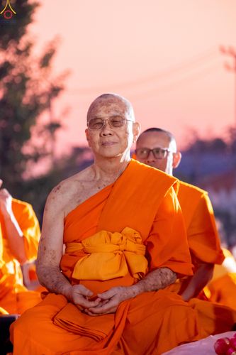 ภาพ No.294334:วันที่ 14 มกราคม พ.ศ. 2569 พิธีตักบาตรพระธรรมยาตรา ณ วัดสองพี่น้อง ต.ต้นตาล อ.สองพี่น้อง จ.สุพรรณบุรี ในโครงการธรรมยาตรา กตัญญูบูชา มหาปูชนียาจารย์ พระมงคลเทพมุนี(สด จนฺทสโร) พระผู้ปราบมาร อนุสรณ์สถาน 7 แห่ง ปีที่ 14