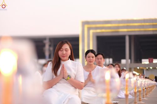 ภาพ No.307940:วันที่ 31 มกราคม พ.ศ. 2569 พิธีจุดประทีปธรรมถวายเป็นพุทธบูชา  และบูชาธรรมมหาปูชนียาจารย์ (ภาพชุดที่ 3) ณ วัดพระธรรมกาย ปทุมธานี ในโครงการธรรมยาตรา กตัญญูบูชา มหาปูชนียาจารย์ พระมงคลเทพมุนี(สด จนฺทสโร) พระผู้ปราบมาร อนุสรณ์สถาน 7 แห่ง ปีที่ 14