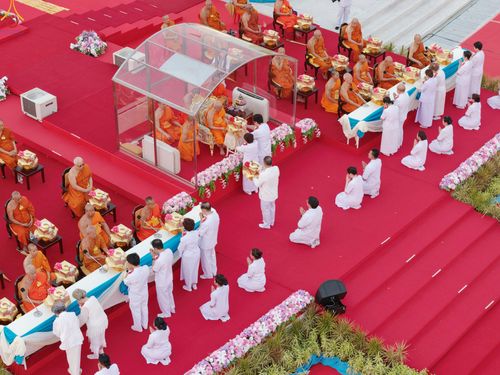 ภาพ No.324192:วันที่ 22 เมษายน พ.ศ.2569 (วันคุ้มครองโลก) พิธีถวายมหาสังฆทาน 40,000 กว่าวัดทั่วประเทศ ณ ลานธรรม พระมหาธรรมกายเจดีย์ วัดพระธรรมกาย