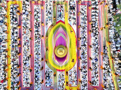 ภาพ No.295210:วันที่ 16 มกราคม พ.ศ. 2569 พิธีต้อนรับพระธรรมยาตรา อนุสรณ์สถานลำดับที่ 4 (ภาพชุดที่ 2) สถานที่เกิดด้วยกายธรรม ณ วัดโบสถ์บน ต.บางคูเวียง จ.นนทบุรี ในโครงการธรรมยาตรา กตัญญูบูชา มหาปูชนียาจารย์ พระมงคลเทพมุนี(สด จนฺทสโร) พระผู้ปราบมาร อนุสรณ์สถาน 7 แห่ง ปี