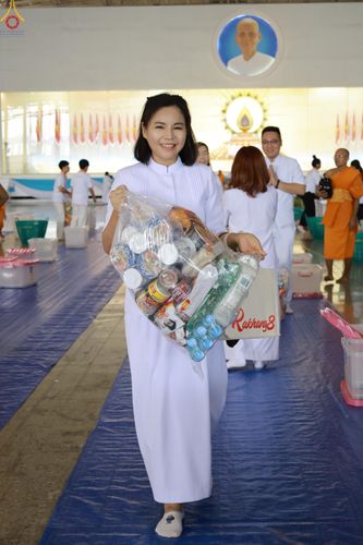 ภาพ No.318241:วันอาทิตย์ต้นเดือนที่ 5 เมษายน พ.ศ.2569 พิธีตักบาตร ณ บ้านแก้วเรือนทองคุณยายอาจารย์ฯ วัดพระธรรมกาย