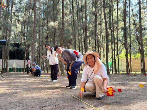 ภาพ No.300477:ภาพเบื้องหลังอาสาสมัครรวมใจ ชุดที่ 3 ในโครงการธรรมยาตรา กตัญญูบูชา มหาปูชนียาจารย์ พระมงคลเทพมุนี(สด จนฺทสโร) พระผู้ปราบมาร อนุสรณ์สถาน 7 แห่ง ปีที่ 14