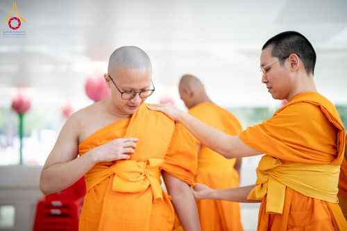 ภาพ No.298215:วันเสาร์ที่ 17 มกราคม พ.ศ. 2569 พิธีบรรพชาอุปสมบท โครงการอุปสมบทหมู่ บูชาธรรมครบ 117 ปี คุณยายอาจารย์มหารัตนอุบาสิกาจันทร์ ขนนกยูง  ณ อุโบสถพระไตรปิฎก วัดพระธรรมกาย