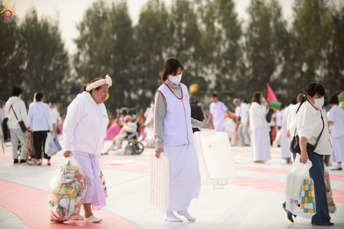 ภาพ No.306738:ภาพเบื้องหลังอาสาสมัครรวมใจ ชุดที่ 5 ในโครงการธรรมยาตรา กตัญญูบูชา มหาปูชนียาจารย์ พระมงคลเทพมุนี(สด จนฺทสโร) พระผู้ปราบมาร อนุสรณ์สถาน 7 แห่ง ปีที่ 14