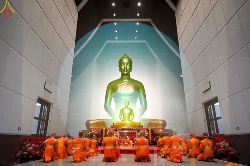 ภาพ No.159814:พิธีตัดปอยผมปลงผมนาคธรรมทายาท, พิธีบรรพชาอุปสมบทหมู่ โครงการอุปสมบทหมู่บูชาธรรม 140 ปี พระมงคลเทพมุนี (สด จนฺทสโร) ณ โบสถ์พระไตรปิฏก วัดพระธรรมกาย วันเสาร์ที่ 5 ตุลาคม พ.ศ. 2567