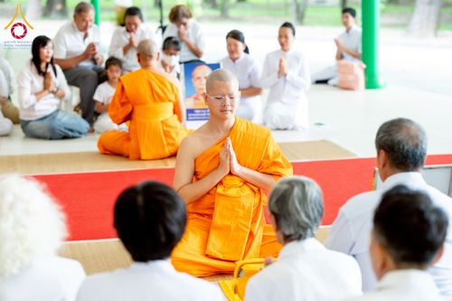 ภาพ No.256298:วันที่ 4 ตุลาคม พ.ศ. 2568 พิธีบรรพชาอุปสมบท  โครงการอุปสมบทหมู่บูชาธรรม 141 ปี  พระมงคลเทพมุนี (สด จนฺทสโร) ณ โบสถ์พระไตรปิฏก วัดพระธรรมกาย จ.ปทุมธานี