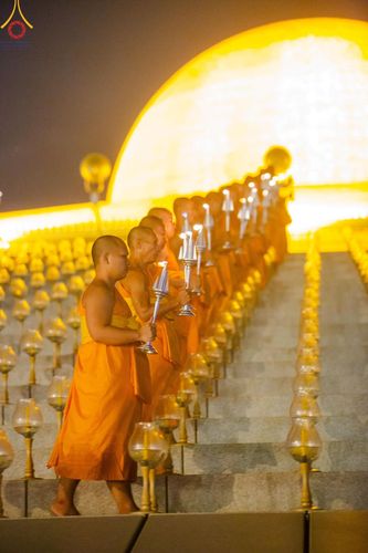 ภาพ No.160695:พิธีจุดประทีป 20,000 ดวง บูชาพระมหาธรรมกายเจดีย์ และบูชาพระมงคลเทพมุนี (สด จนฺทสโร) พระผู้ปราบมาร ณ ลานธรรม พระมหาธรรมกายเจดีย์ วัดพระธรรมกาย จ.ปทุมธานี วันที่ 10 ตุลาคม พ.ศ. 2567