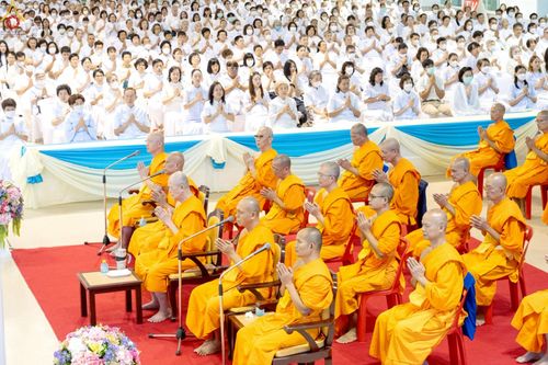 ภาพ No.227983:วันอาทิตย์ที่ 1 มิถุนายน พ.ศ. 2568 พิธีตักบาตร , พิธีบูชาข้าวพระ ณ วัดพระธรรมกาย จ.ปทุมธานี