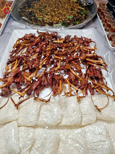 ภาพ No.202796:พิธีถวายภัตตาหารเป็นสังฆทาน แด่พระธรรมยาตรา ณ วัดพระธรรมกาย ตำบลคลองสาม อำเภอคลองหลวง จังหวัดปทุมธานี ในโครงการธรรมยาตรา กตัญญูบูชา มหาปูชนียาจารย์ พระมงคลเทพมุนี(สด จนฺทสโร) พระผู้ปราบมาร อนุสรณ์สถาน 7 แห่ง ปีที่ 13 วันที่ 28 มกราคม พ.ศ. 2568