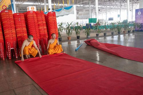 ภาพ No.60635:V.38 ทุ่มพลังเพื่อพ่อครบ 80 ปี ภาพการเตรียมงานของหน่วยงานต่างๆ เพื่อพิธีฉลองอายุวัฒนมงคล 80 ปี หลวงพ่อธัมมชโย และรับถวายมหาสังฆทาน 10,000 กว่าวัดทั่วประเทศ ในวันคุ้มครองโลก วันจันทร์ที่ 22 เมษายน พ.ศ. 2567