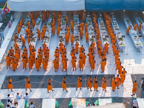 ภาพ No.191138:พิธีถวายภัตตาหารเป็นสังฆทาน แด่พระธรรมยาตรา ณ อนุสรณ์สถานคลองบางนางแท่น อ.สามพราน จ.นครปฐม ในโครงการธรรมยาตรา กตัญญูบูชา มหาปูชนียาจารย์ พระมงคลเทพมุนี(สด จนฺทสโร) พระผู้ปราบมาร อนุสรณ์สถาน 7 แห่ง ปีที่ 13 วันที่ 8 มกราคม พ.ศ. 2568