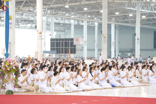 ภาพ No.205968:พิธีตักบาตร และ พิธีบูชาข้าวพระ ในวันอาทิตย์ต้นเดือน 2 กุมภาพันธ์ พ.ศ. 2568 ณ สภาธรรมกายสากล วัดพระธรรมกาย