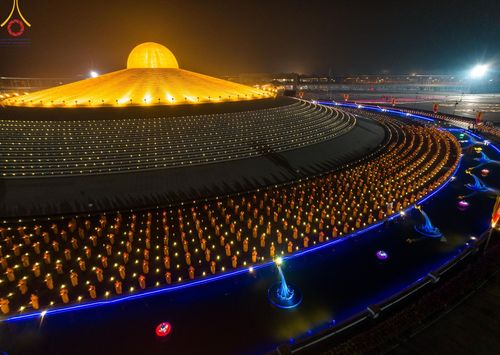 ภาพ No.122333:พิธีจุดประทีปถวายเป็นพุทธบูชา และบูชาธรรมมหาปูชนียาจารย์ พระมงคลเทพมุนี(สด จนฺทสโร) ในโครงการธรรมยาตรา กตัญญูบูชา มหาปูชนียาจารย์ พระมงคลเทพมุนี(สด จนฺทสโร) พระผู้ปราบมาร อนุสรณ์สถาน 7 แห่ง ปีที่ 12 วันที่ 31 มกราคม พ.ศ. 2567 ณ วัดพระธรรมกาย จ.ปทุมธานี (