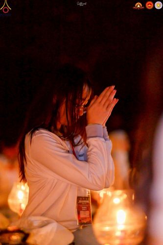 ภาพ No.224591:วันจันทร์ที่ 12 พฤษภาคม พ.ศ. 2568  ชาวพุทธในอินโดนีเซีย ร่วมฉลองวิสาขบูชาจุดประทีปกว่า 200,000 ดวง ณ พระมหาเจดีย์บรมพุทโธ  เจริญพุทธมนต์ถวาย “พระวชิรเกล้าเจ้าอยู่หัว”