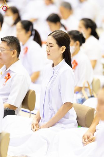 ภาพ No.177689:พิธีตักบาตรและพิธีบูชาข้าวพระ ในวันอาทิตย์ต้นเดือนที่ 1 ธันวาคม พ.ศ. 2567 ณ สภาธรรมกายสากล วัดพระธรรมกาย