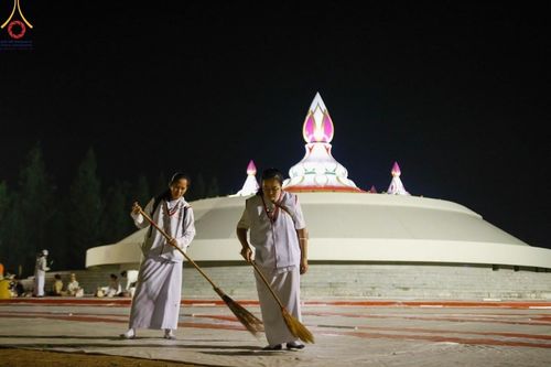 ภาพ No.203081:V.51 สารพัดV สารพัดดี ที่คลองบางนางแท่น ในโครงการธรรมยาตรา กตัญญูบูชา มหาปูชนียาจารย์ พระมงคลเทพมุนี(สด จนฺทสโร) พระผู้ปราบมาร อนุสรณ์สถาน 7 แห่ง ปีที่ 13 ระหว่างวันที่ 2-31 มกราคม พ.ศ. 2568