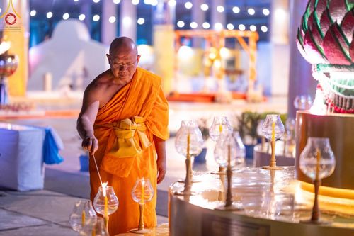 ภาพ No.154925:พิธีจุดประทีป, พิธีฉลองชัยสวดมนต์บทธัมมจักกัปปวัตนสูตร ณ มหารัตนวิหารคด วัดพระธรรมกาย วันอังคารที่ 17 กันยายน พ.ศ. 2567