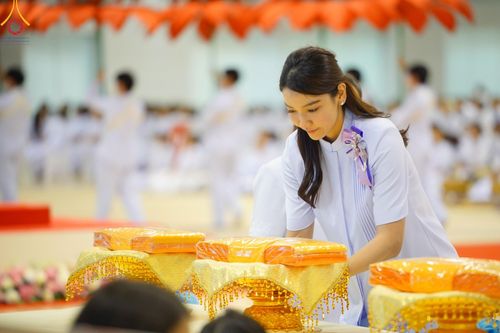 ภาพ No.167815:พิธีทอดกฐิน และ พิธีกรานกฐิน ในวันอาทิตย์ที่ 3 พฤศจิกายน พ.ศ. 2567 ณ วัดพระธรรมกาย จ.ปทุมธานี