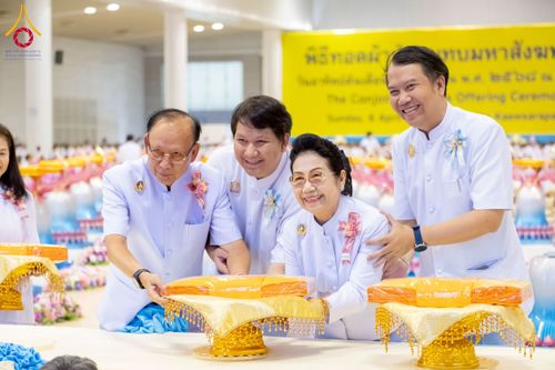 ภาพ No.215502:วันอาทิตย์ต้นเดือนที่ 6 เมษายน พ.ศ. 2568 ขบวนอัญเชิญผ้าป่าสมทบ มหาสังฆทาน 40,000 กว่าวัดทั่วประเทศ ณ สภาธรรมกายสากล วัดพระธรรมกาย