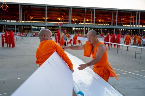 ภาพ No.219187:วันที่ 19-21 เมษายน พ.ศ. 2568 การเตรียมงานในลานธรรม , วิหารคด เพื่องานวันคุ้มครองโลก 22 เมษายน พ.ศ. 2568