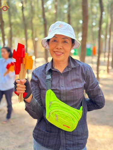 ภาพ No.198835:V.50 สารพัดV สารพัดดี ที่ธรรมยาตรา ในโครงการธรรมยาตรา กตัญญูบูชา มหาปูชนียาจารย์ พระมงคลเทพมุนี(สด จนฺทสโร) พระผู้ปราบมาร อนุสรณ์สถาน 7 แห่ง ปีที่ 13 ระหว่างวันที่ 2-31 มกราคม พ.ศ. 2568