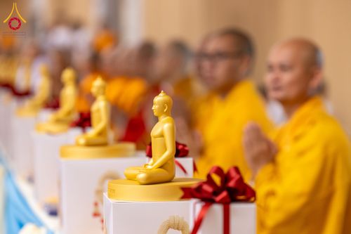 ภาพ No.60058:พิธีเจริญพระพุทธมนต์ "ฉลองอายุวัฒนมงคล 80 ปี หลวงพ่อธัมมชโย" พิธีถวายไทยธรรม คณะสงฆ์ 10,000 กว่าวัดทั่วประเทศ ในวันคุ้มครองโลก วันจันทร์ที่ 22 เมษายน พ.ศ. 2567 ณ สภาธรรมกายสากล วัดพระธรรมกาย จ.ปทุมธานี