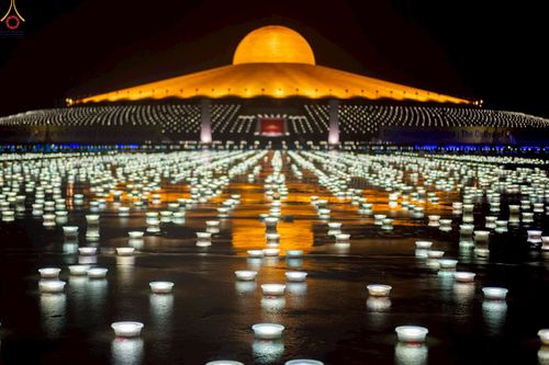 ภาพ No.244322:วันที่ 7 กันยายน พ.ศ. 2568 พิธีจุดประทีป วันครูผู้ค้นพบวิชชาธรรมกาย ณ ลานธรรมฯ และวิหารคด วัดพระธรรมกาย