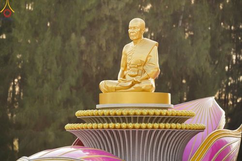 ภาพ No.187038:พระธรรมยาตราปฏิบัติธรรม และถ่ายภาพหมู่ประวัติศาสตร์ ปีที่ 13 ณ ลานทิศตะวันออก มหาวิหารพระมงคลเทพมุนี วัดพระธรรมกาย จ.ปทุมธานี วันเสาร์ที่ 28 ธันวาคม พ.ศ. 2567