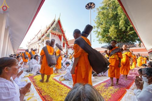 ภาพ No.193371:พิธีต้อนรับพระธรรมยาตรา ณ อนุสรณ์สถาน สถานที่เกิดในเพศสมณะ วัดสองพี่น้อง อำเภอสองพี่น้อง จังหวัดสุพรรณบุรี ในโครงการธรรมยาตรา กตัญญูบูชา มหาปูชนียาจารย์ พระมงคลเทพมุนี(สด จนฺทสโร) พระผู้ปราบมาร อนุสรณ์สถาน 7 แห่ง ปีที่ 13 วันที่ 11 มกราคม พ.ศ. 2568