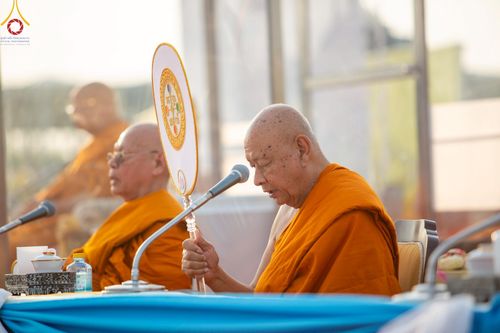 ภาพ No.221673:วันอังคารที่ 22 เมษายน พ.ศ. 2568 ภาพพิธีถวายมหาสังฆทานคณะสงฆ์ 40,000 กว่าวัดทั่วประเทศ เนื่องในวันคุ้มครองโลก ชุดที่ 2 (ปลื้มให้สมการรอคอย) ณ ลานธรรมพระมหาธรรมกายเจดีย์ วัดพระธรรมกาย