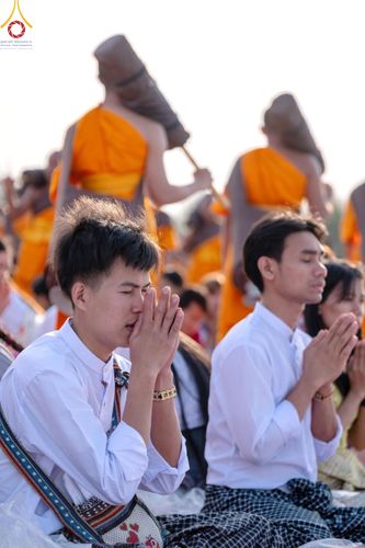 ภาพ No.198248:พิธีต้อนรับพระธรรมยาตรา ณ อนุสรณ์สถานลำดับที่ 5 สถานที่เผยแผ่วิชชาธรรมกายครั้งแรก อนุสรณ์สถานบางปลา วัดบางปลา อำเภอบางเลน จังหวัดนครปฐม ในโครงการธรรมยาตรา กตัญญูบูชา มหาปูชนียาจารย์ พระมงคลเทพมุนี(สด จนฺทสโร) พระผู้ปราบมาร ปีที่ 13 วัน 19 มกราคม พ.ศ.2568
