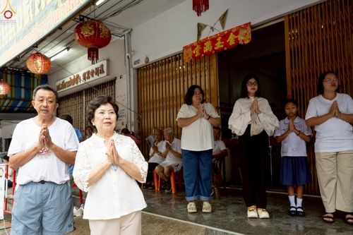 ภาพ No.245362:วันอาทิตย์ที่ 14 กันยายน พ.ศ. 2568 ตักบาตรพระ 555 รูป มหากุศล  น้อมถวายเป็นพุทธบูชา ณ หอนาฬิกาเบตง อ.เบตง จ.ยะลา