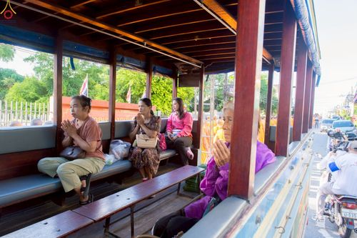 ภาพ No.248832:วันที่ 20 กันยายน พ.ศ. 2568 พิธีอัญเชิญรูปหล่อหลวงปู่วัดปากน้ำ ภาษีเจริญ จากวัดมงคลนิมิตร พระอารามหลวง เพื่อประดิษฐาน ณ วิหารพระมงคลเทพมุนี (สด จนฺทสโร)  ศูนย์ปฏิบัติธรรมภูเก็ต จ.ภูเก็ต