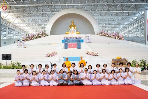 ภาพ No.134687:V.35 เพื่อบุญต้นเดือน การรับบุญของเจ้าหน้าที่หน่วยงานต่างๆ เพื่องานบุญวันอาทิตย์ต้นเดือน ณ วัดพระธรรมกาย วันที่ 7 เมษายน พ.ศ. 2567