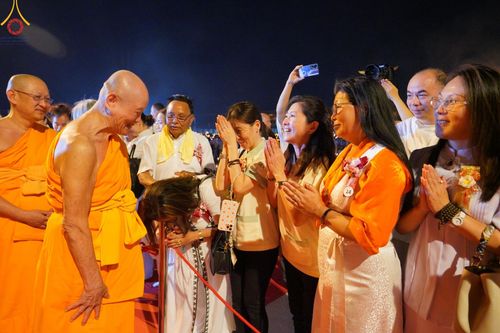 ภาพ No.125128:พิธีเวียนประทักษิณและจุดมาฆประทีป (ชุดที่ 2) ในวันมาฆบูชา เสาร์ที่ 24 กุมภาพันธ์ พ.ศ. 2567 ณ พระมหาธรรมกายเจดีย์ วัดพระธรรมกาย