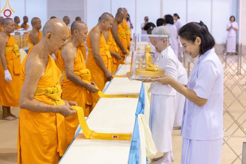 ภาพ No.159590:สัมมนาพิเศษและพิธีมอบองค์พระธรรมกาย 2,000 องค์ ณ ห้องแก้วสารพัดนึก 1 วัดพระธรรมกาย วันอาทิตย์ต้นเดือนที่ 6 ตุลาคม พ.ศ. 2567