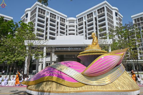 ภาพ No.304548:วันที่ 25 มกราคม พ.ศ. 2569 พิธีต้อนรับพระธรรมยาตรา (ภาพชุดที่ 2) รร.สามัคคีราษฏร์บำรุง-วัดพระธรรมกาย ในโครงการธรรมยาตรา กตัญญูบูชา มหาปูชนียาจารย์ พระมงคลเทพมุนี(สด จนฺทสโร) พระผู้ปราบมาร อนุสรณ์สถาน 7 แห่ง ปีที่ 14