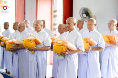 ภาพ No.341344:วันอาทิตย์ที่ 26 กรกฎาคม พ.ศ. 2569 ​โครงการอุปสมบทหมู่บูชาธรรมมหาปูชนียาจารย์ รุ่นที่ ๑ วัดกลางธนรินทร์ ต.บ้านแป้ง อ.พรหมบุรี จ.สิงห์บุรี