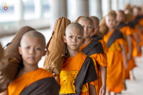 ภาพ No.81033:การฝึกเดินธุดงค์ของสามเณร ในโครงการบรรพชาสามเณรเพื่อฟื้นฟูพระพุทธศาสนาทั่วไทย ประจำปี 2566 ณ วิหารคดชั้น2 วัดพระธรรมกาย